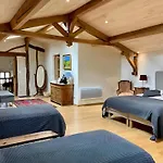 Tables D'hotes Lukugaraia فندق مبيت وإفطار 3*