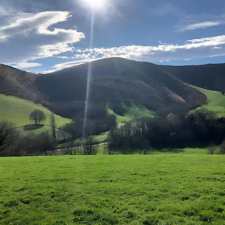 Tables D'hotes Lukugaraia فندق مبيت وإفطار Iholdy